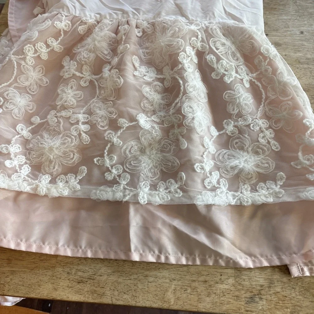 THE PEANUTSHELL Dusty Pink Gold Trim Patchwork Embroidery Lace Ruffle Baby Quilt